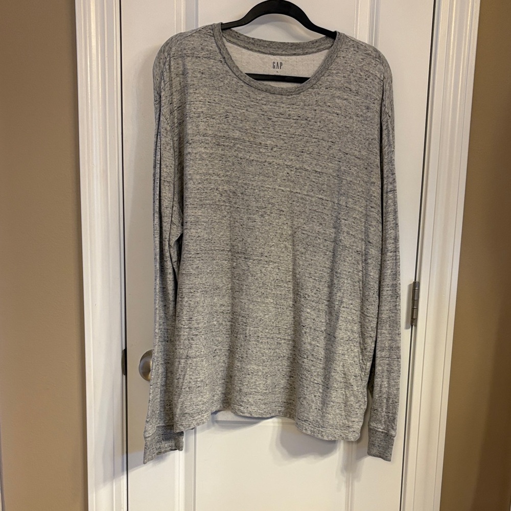 GAP Men’s XL Gray Long Sleeve Crewneck Tee